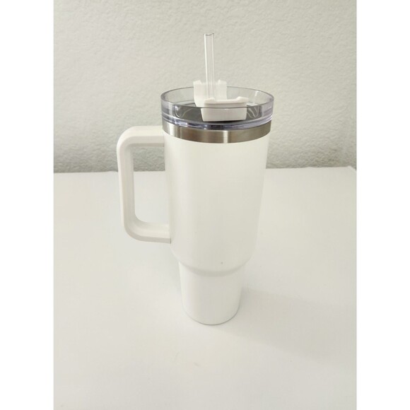 Stanley the big grip travel quencher Cup 40oz Brilliant White Used Please See - Picture 2 of 9